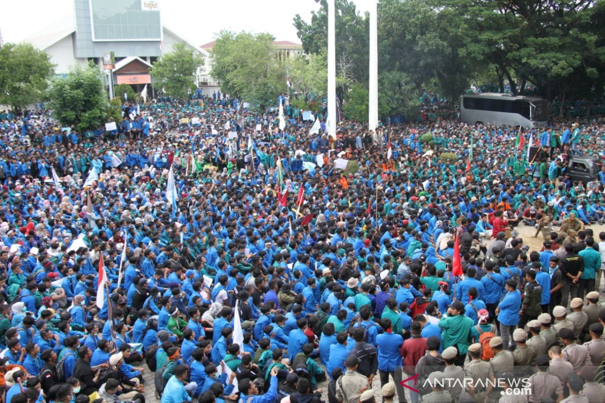 DPRA apresiasi mahasiswa demo tiga hari berturut dengan damai