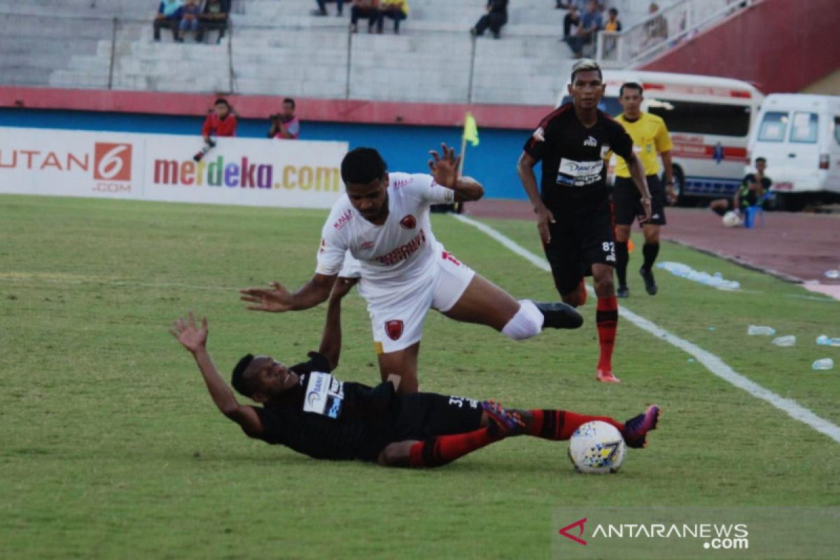 Persipura vs PSM sementara 1-0 di babak pertama