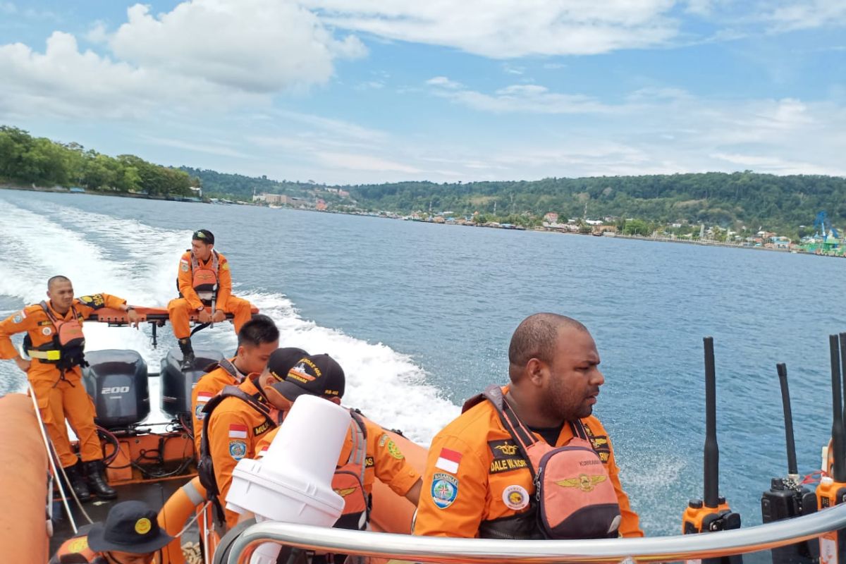 Dua nelayan Manokwari kehabisan bahan bakar di laut ditemukan selamat