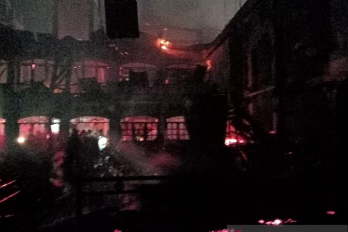Gereja GKE Putussibau Kalbar terbakar