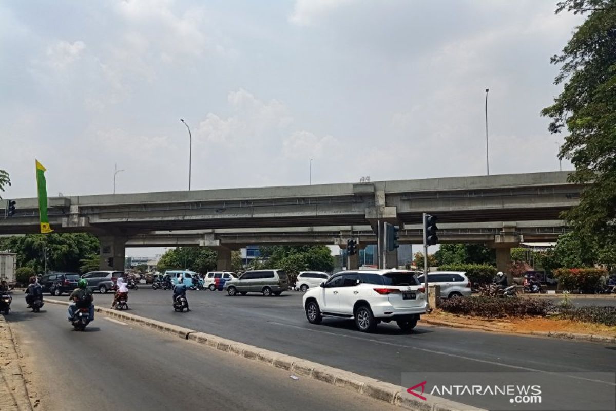 Simpang Pangkalan Jati kacau lantaran lampu pengatur lalu-lintas padam