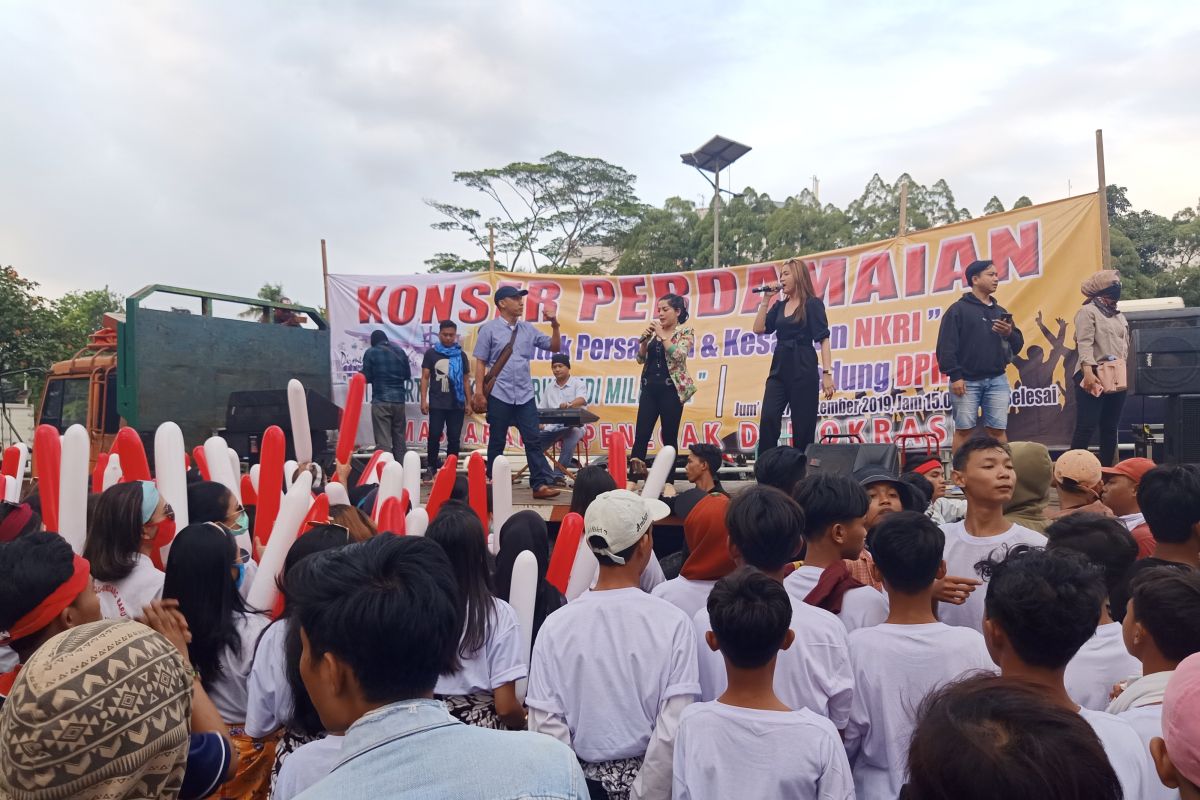 Aksi konser damai hibur Kapolrestro Jakarta Pusat