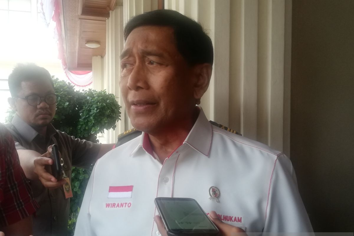 Menko Polhukam Wiranto ditusuk orang tidak dikenal