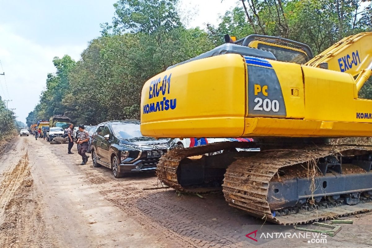 Penutupan Jalan Pertamina di Barito Timur menuai polemik