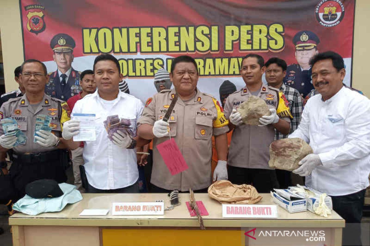 Polres Indramayu bekuk tiga pelaku pembunuhan berencana terhadap seorang pria