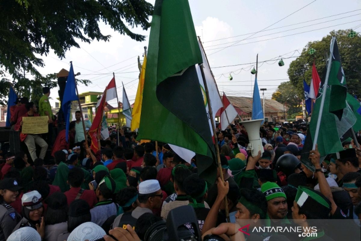 Ribuan mahasiswa demonstrasi di Padangsidimpuan tolak RUU KUHP