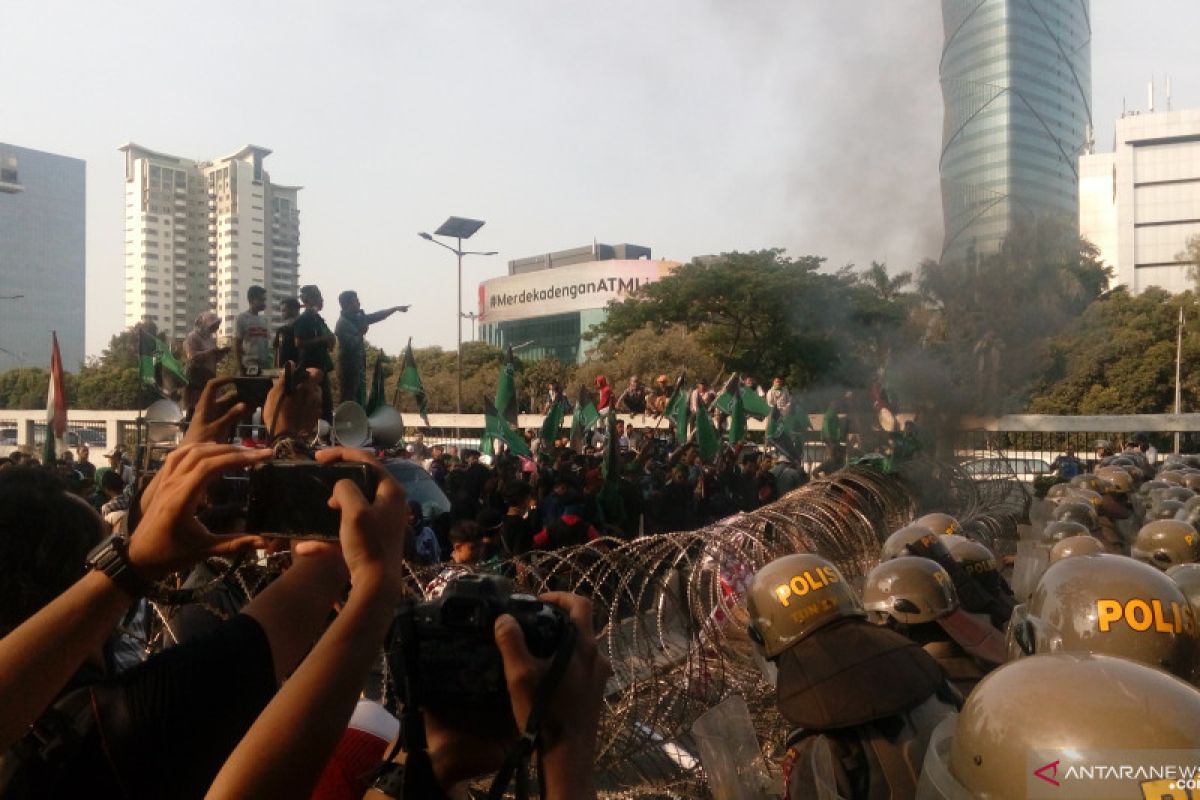 Penundaan pengesahan RKUHP secara jangka pendek dinilai sudah tepat