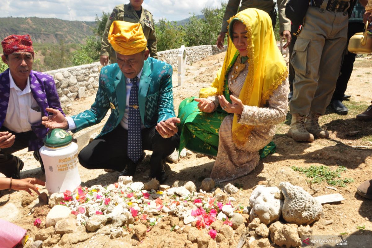 Setahun Bencana Sulteng - Wali Kota Palu berziarah dipemakaman masal bencana