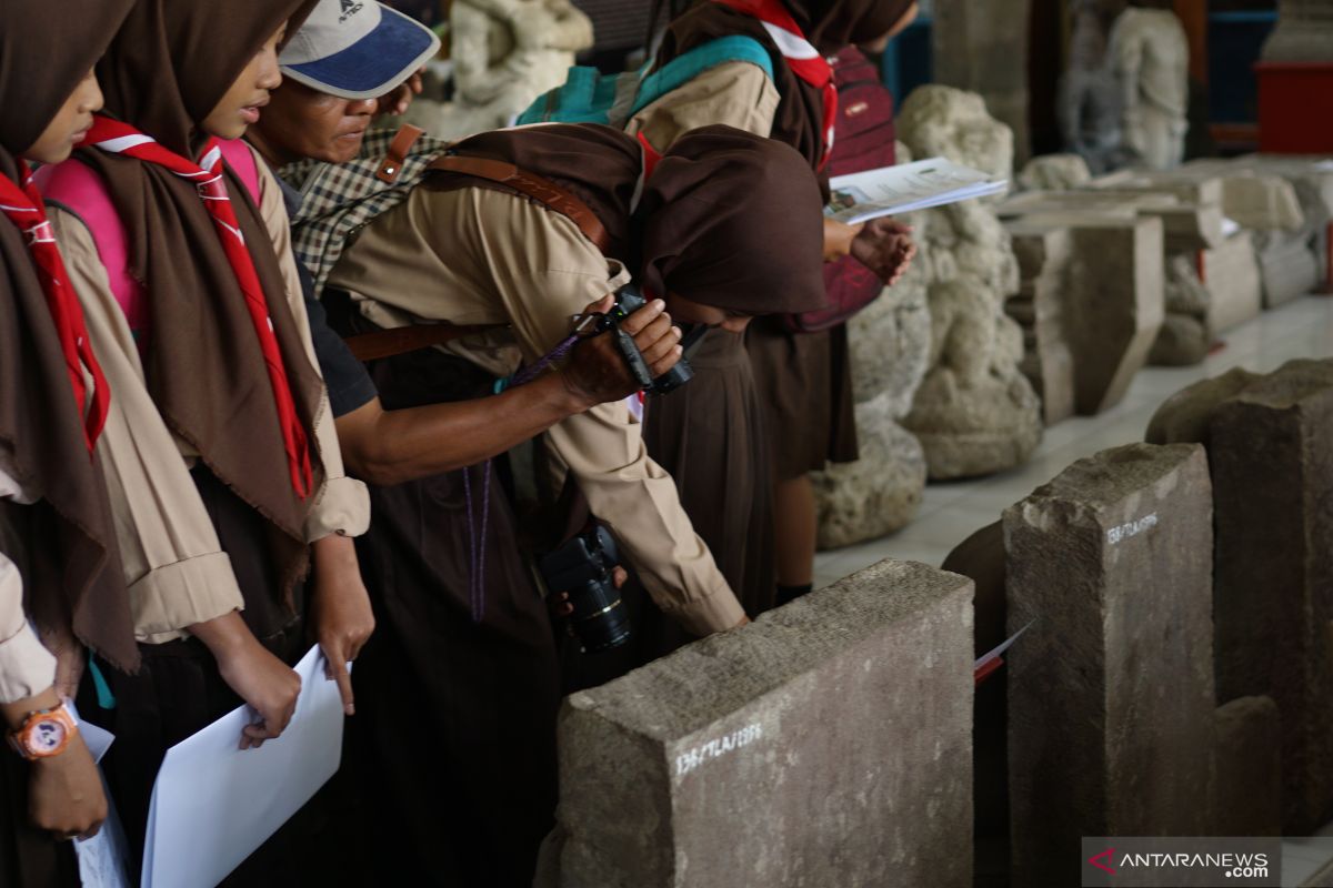 Puluhan siswa Tulungagung antusias pelajari koleksi Museum Wajakensis