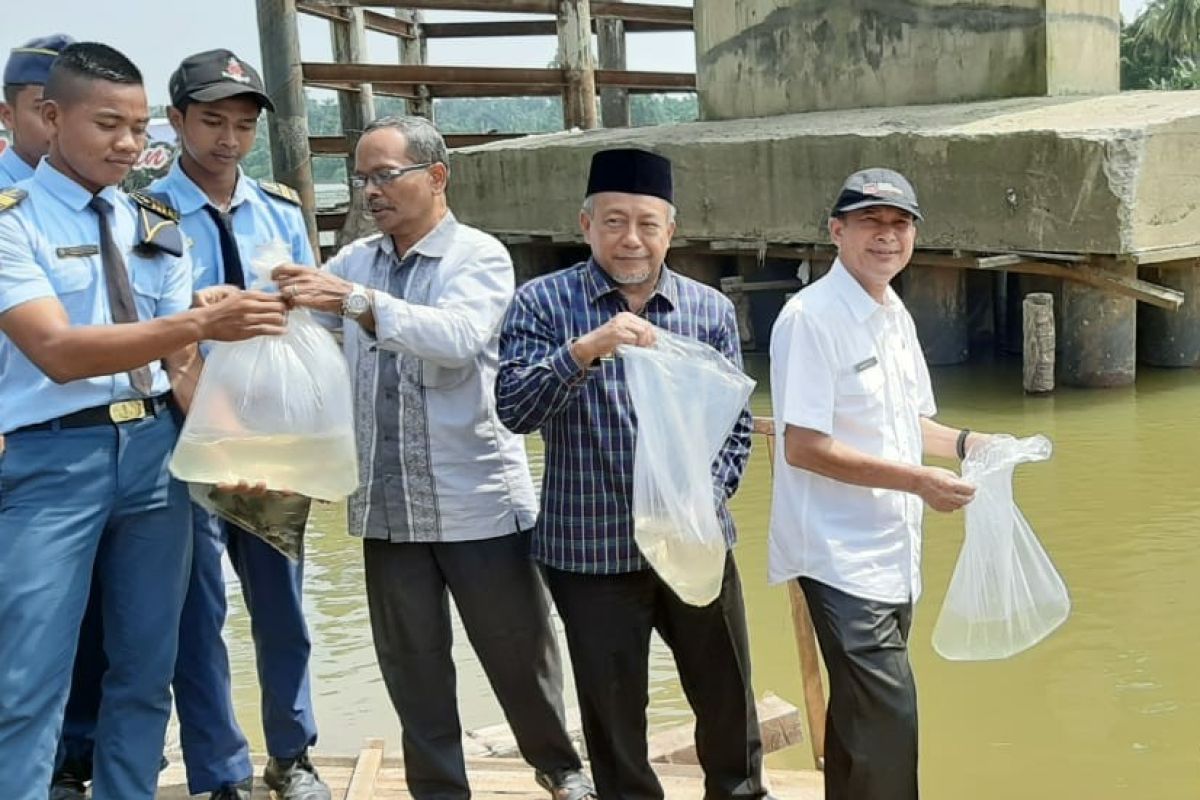 DPKP Aceh Tamiang kirim empat personel pelajari teknik budidaya  udang