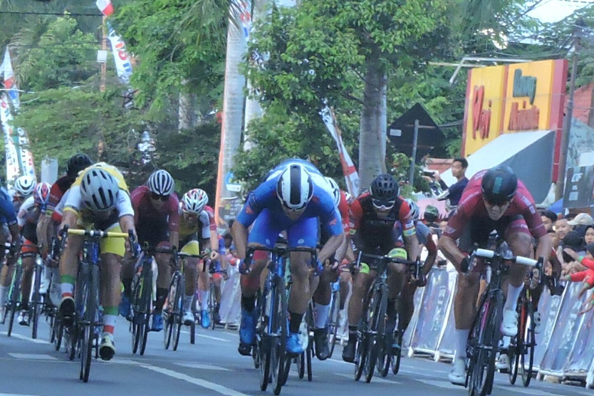 Tour de Banyuwangi Ijen, giliran pebalap Jepang menangi etape ketiga (Video)
