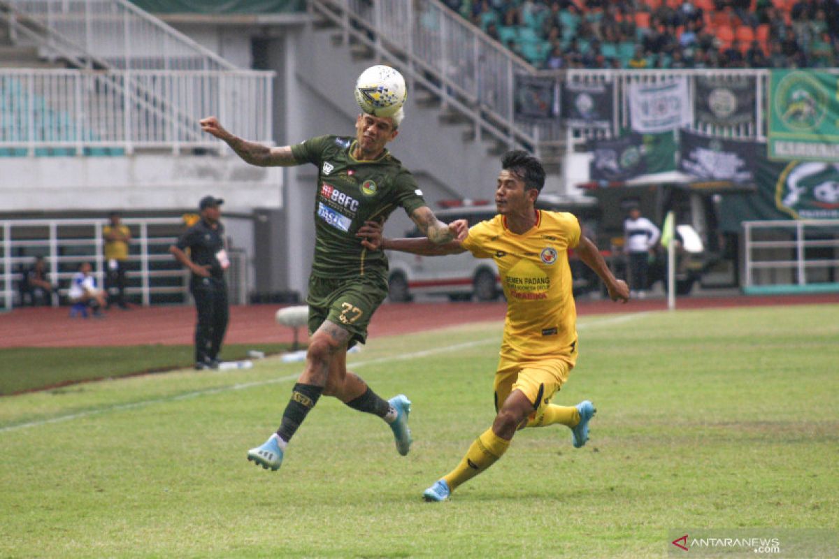 Tira Persikabo ditahan imbang Semen Padang