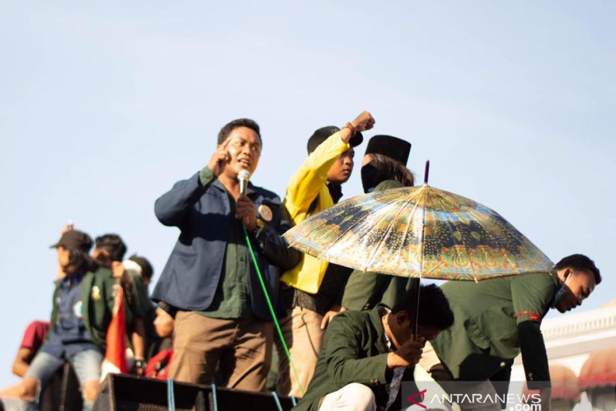 BEM Unair pertanyakan motif BEM SI tolak ajakan dialog Presiden