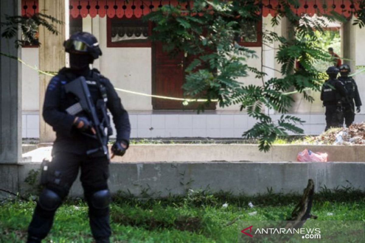 Densus 88 geledah tempat tinggal terduga teroris WBN di Bandung