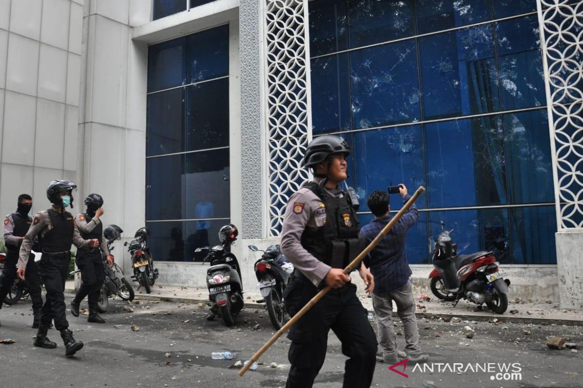 Gedung DPRD Kota Medan turut dirusak massa anarkis