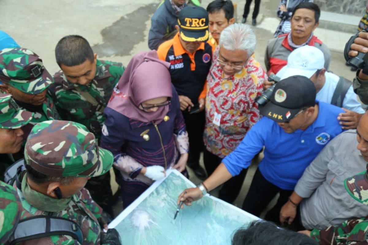 Pemkab Lumajang bantu padamkan kebakaran di jalur pendakian Gunung Semeru