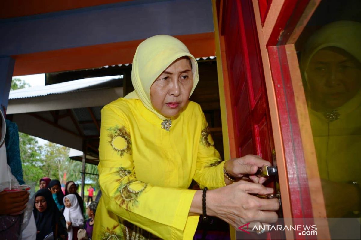 Bupati  resmikan tiga rumah hasil progam bedah rumah