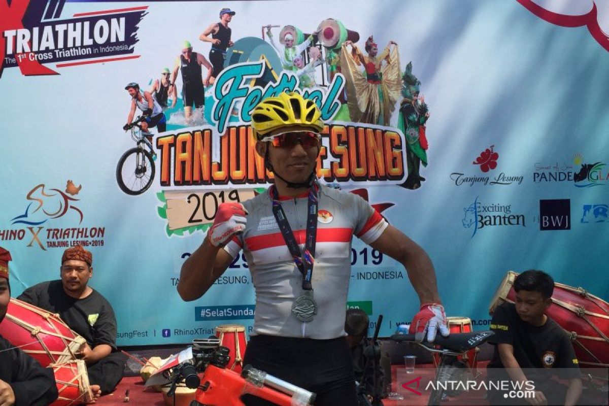Zaenal Fanani juarai MTB XC Marathon Tanjung Lesung 2019