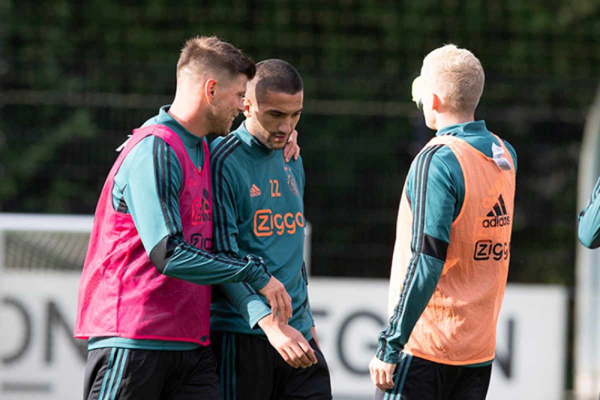 Hakim Ziyech bela Ajax tanding Groningen