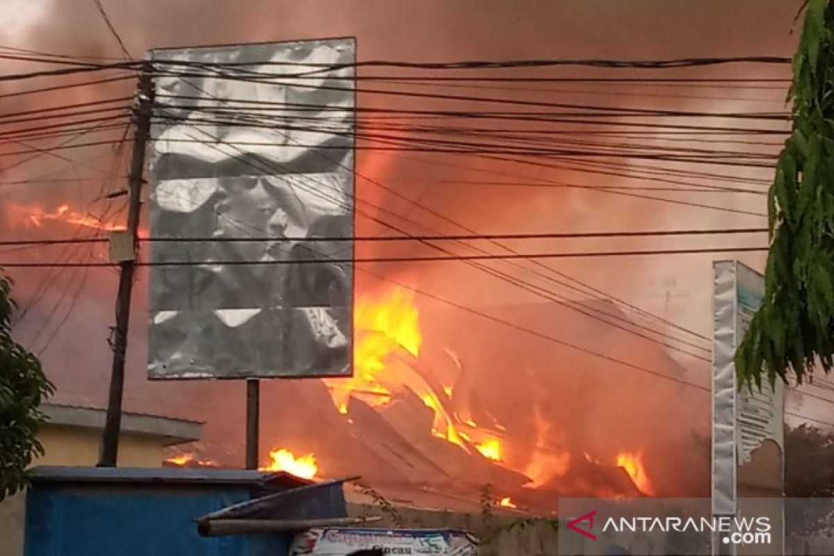 SMPN 1 Tanjungbalai terbakar, dua kelas dan tiga kantin ludes