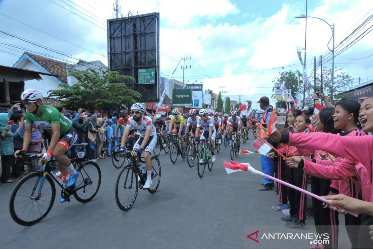 Tour de Banyuwangi Ijen, tersisa 85 pebalap di etape terakhir (Video)