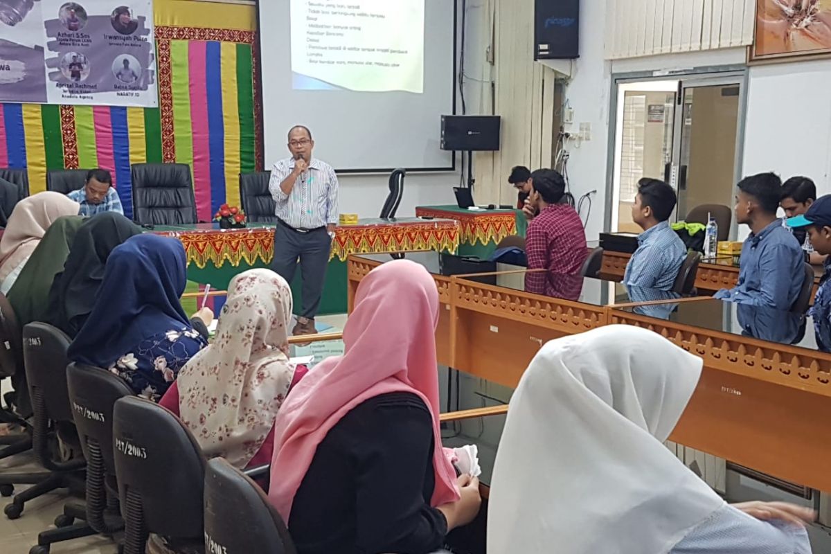 Kabiro Antara Aceh berbagi ilmu jurnalistik dengan mahasiswa hukum Unsyiah