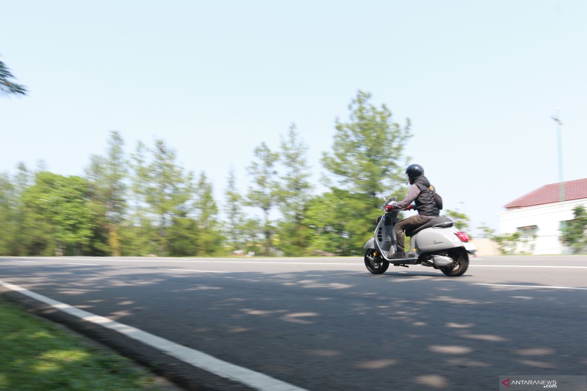 Uji ketangguhan Vespa GT Super Tech 300 di Bogor