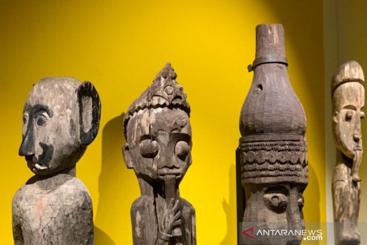 Ratusan artefak Dayak dipamerkan di Swiss