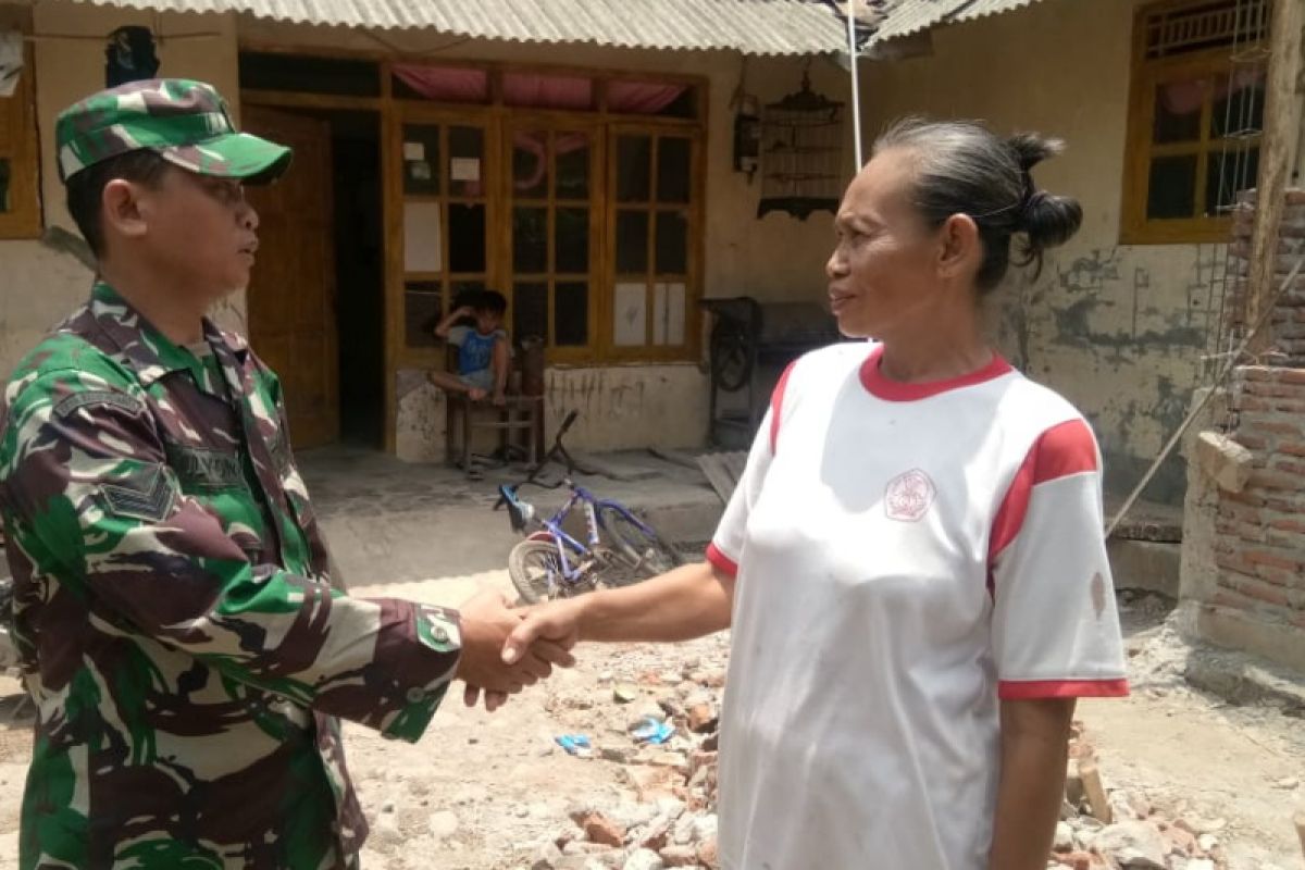 TMMD, personel TNI mulai perbaiki rumah Suwarti