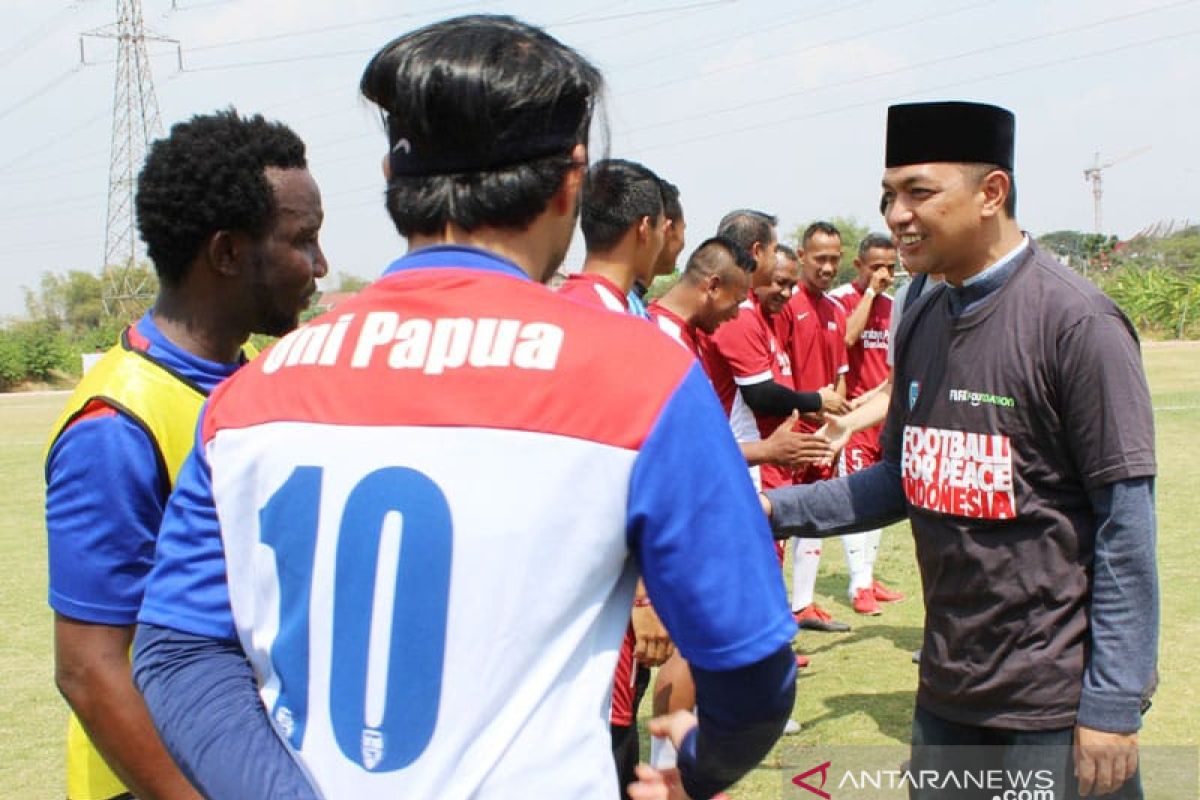 Uni Papua FC serukan perdamaian di Surabaya