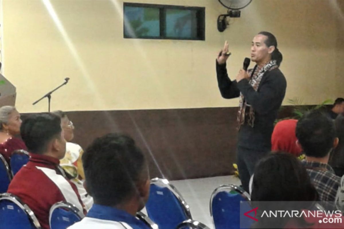 Ade Rai ajak warga Kupang terapkan pola hidup sehat