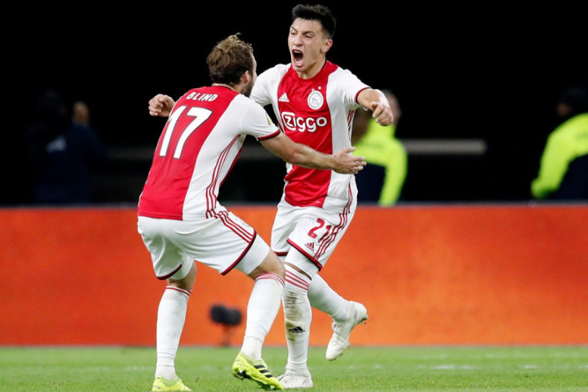 Ajax menang atas 10 pemain Groningen