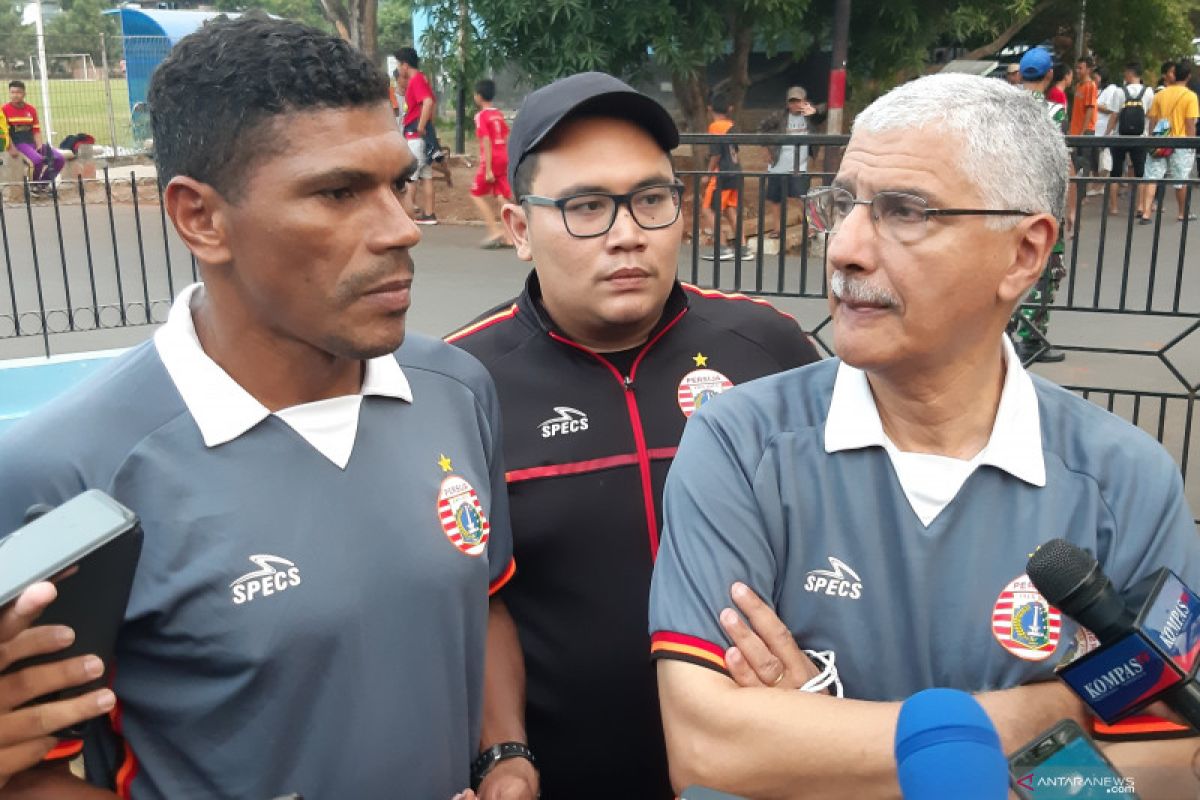 Edson Tavares soroti Persija