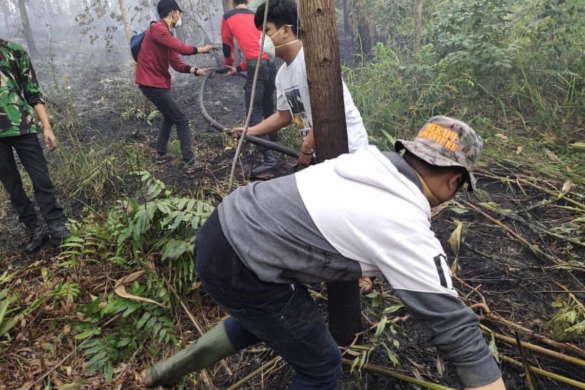 VIDEO - FBI Indonesia Riau kerahkan relawan padamkan Karhutla