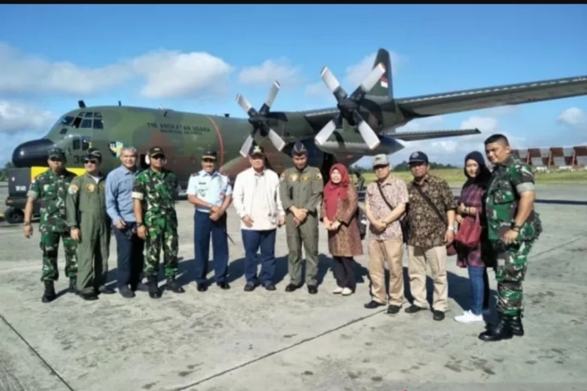 Wagub Sumbar kunjungi Wamena dengan pesawat Hercules TNI AU