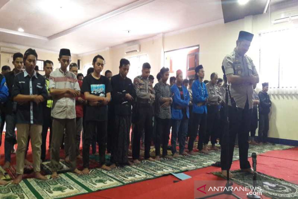 Kader PMII Magelang salat gaib di Mapolres