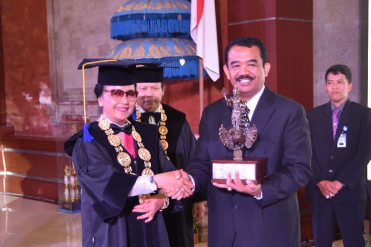 Bupati Badung raih Udayana Award 2019