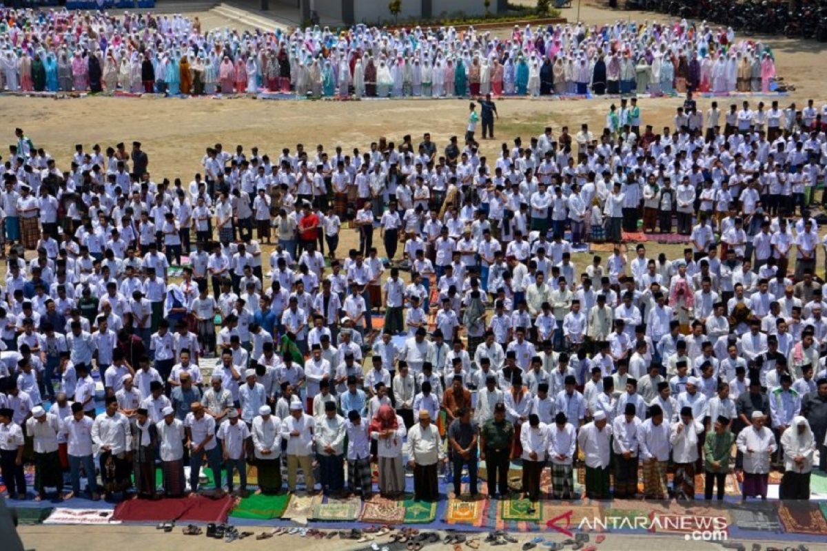 Santri di Jombang lakukan Shalat Istisqa