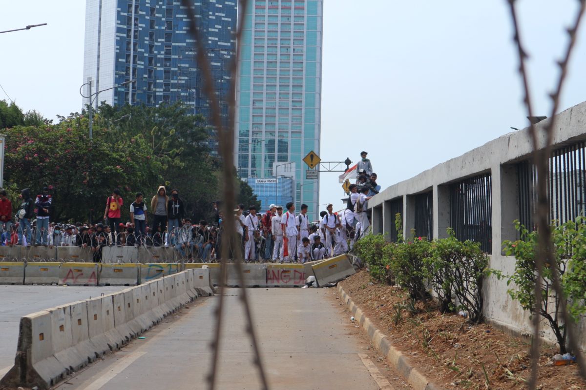 Polisi imbau anak di bawah umur tinggalkan area demo di DPR