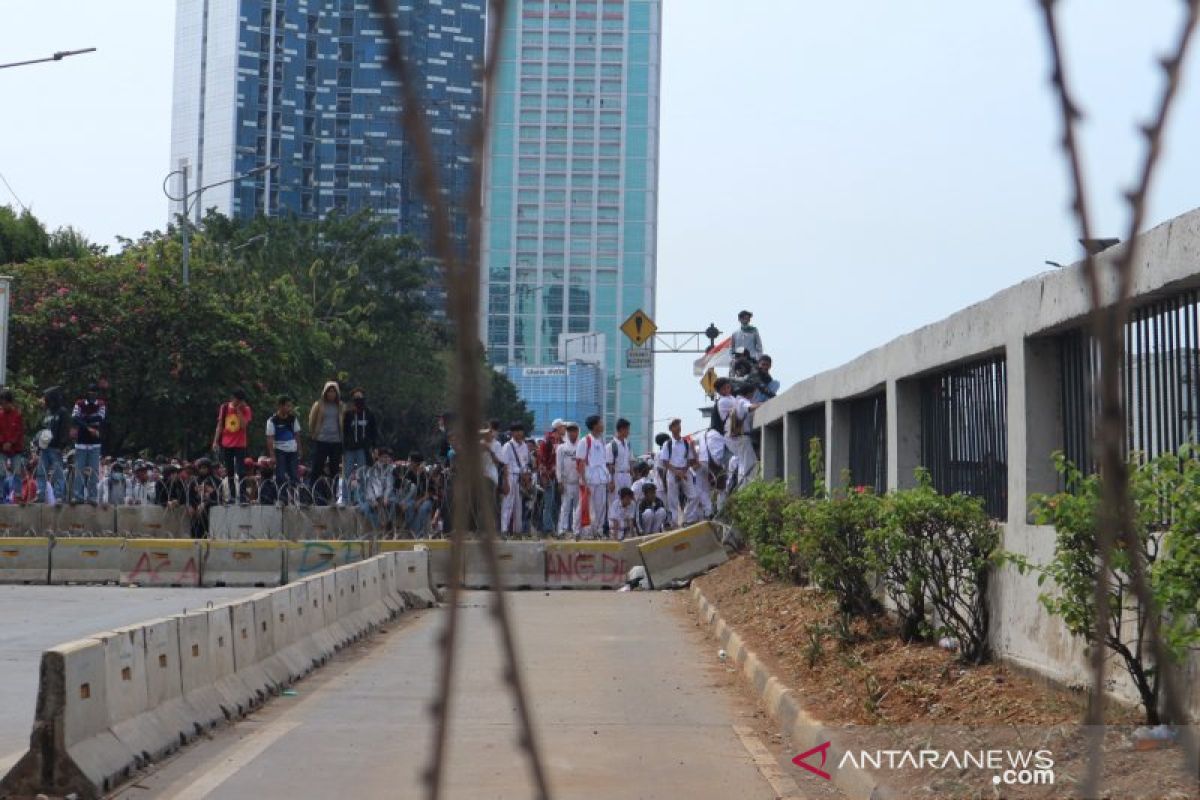 Polisi imbau anak di bawah umur tinggalkan area demo DPR