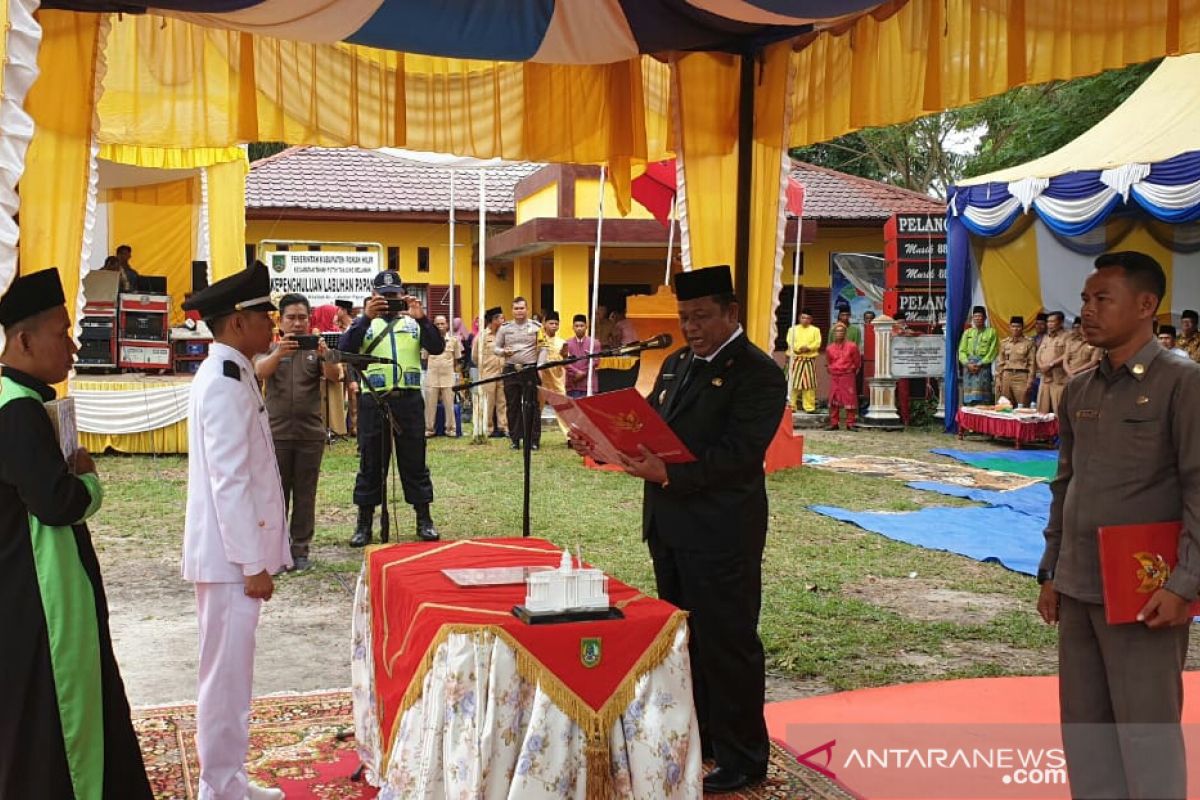 Lantik Penghulu Labuhan Papan, ini harapan Wabup Rohil