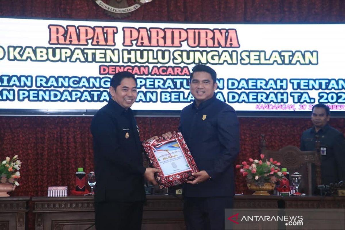 Pemkab HSS sampaikan pengantar nota keuangan dan Raperda APBD tahun 2020