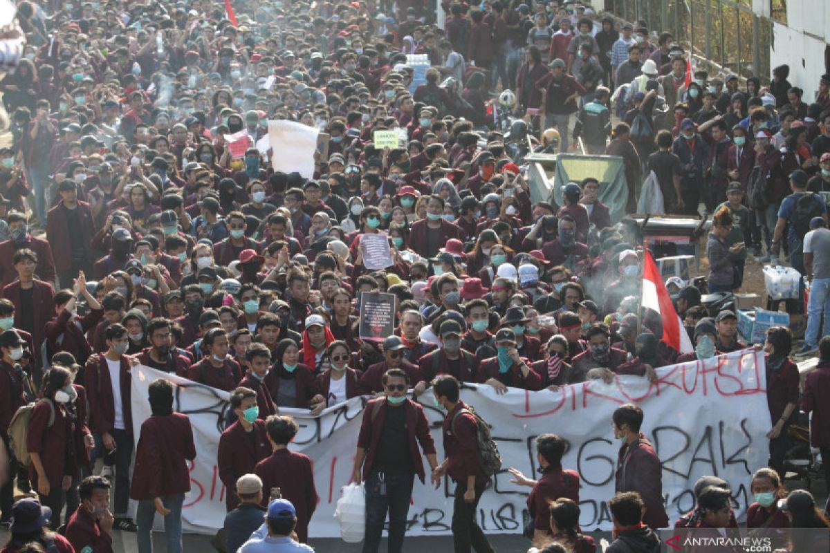 Ada massa bayaran pada unjuk rasa di Gedung DPR/MPR