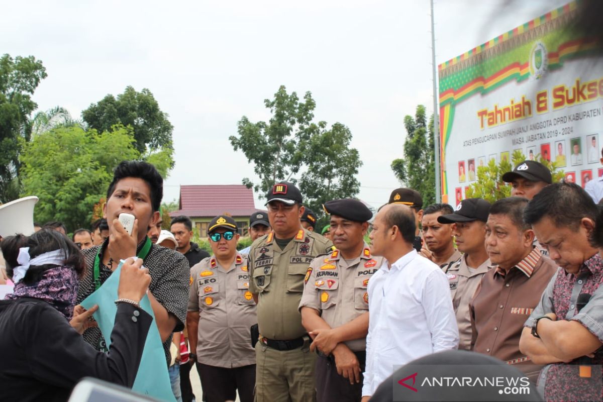 Tuntut penyelesaian Karhutla, Mahasiswa Inhil desak dewan hadirkan seluruh anggota