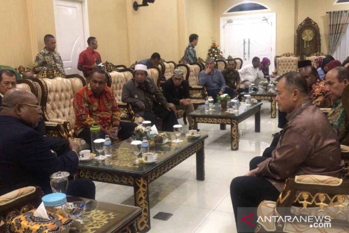 Bahas ricuh Wamena, Gubernur Papua bertemu Wagub Sumbar