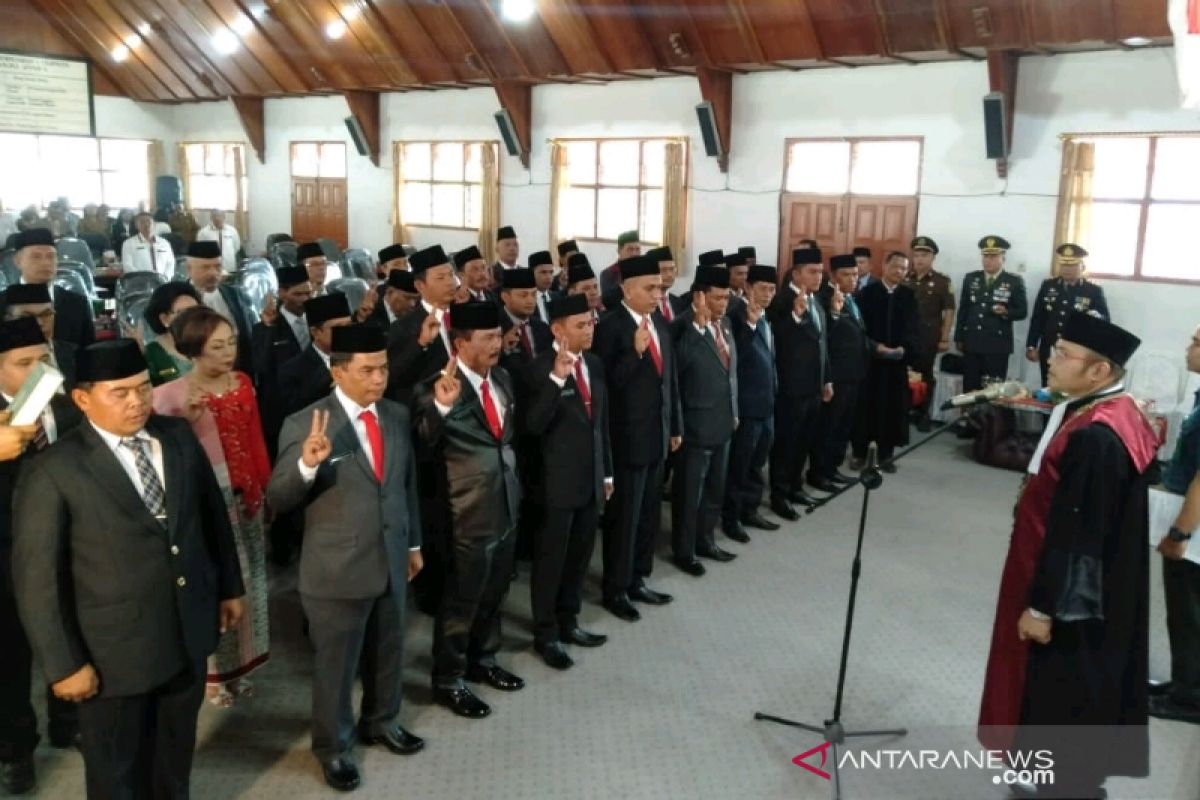 35 anggota DPRD Taput dilantik, didominasi wajah baru