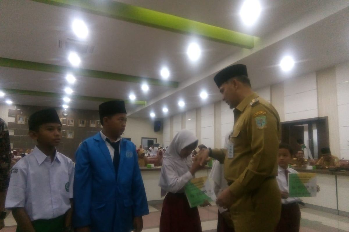 Ribuan siswa di Jambi terima bantuan pendidikan dari Baznas