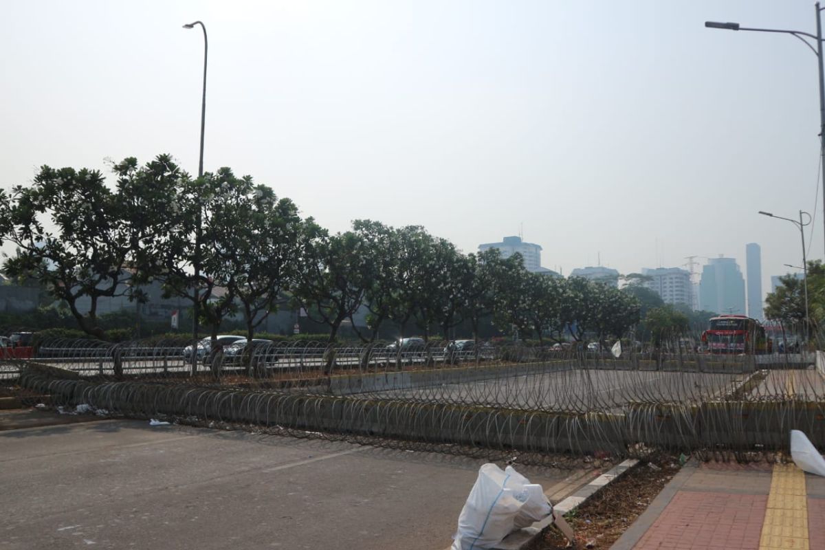 Demo mahasiswa, polisi perketat pengamanan di depan gerbang DPR