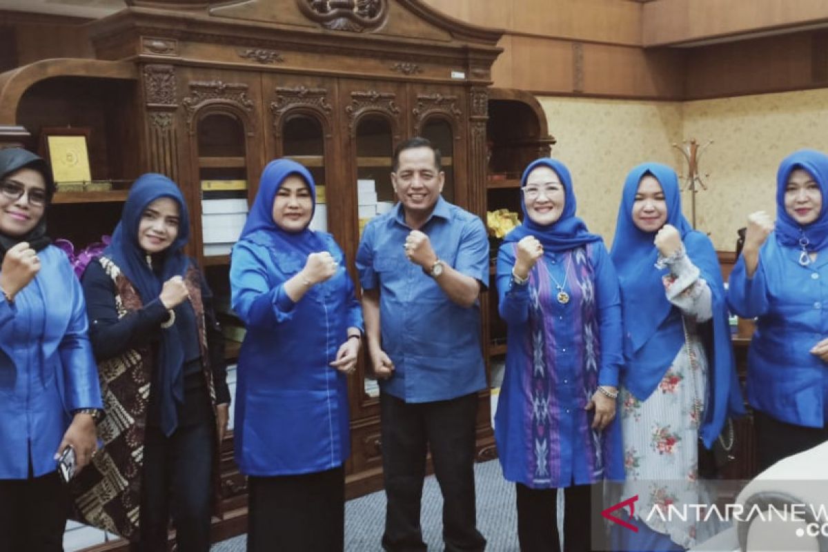Eva Yuliana diberi mandat pimpin Perempuan Demokrat Riau