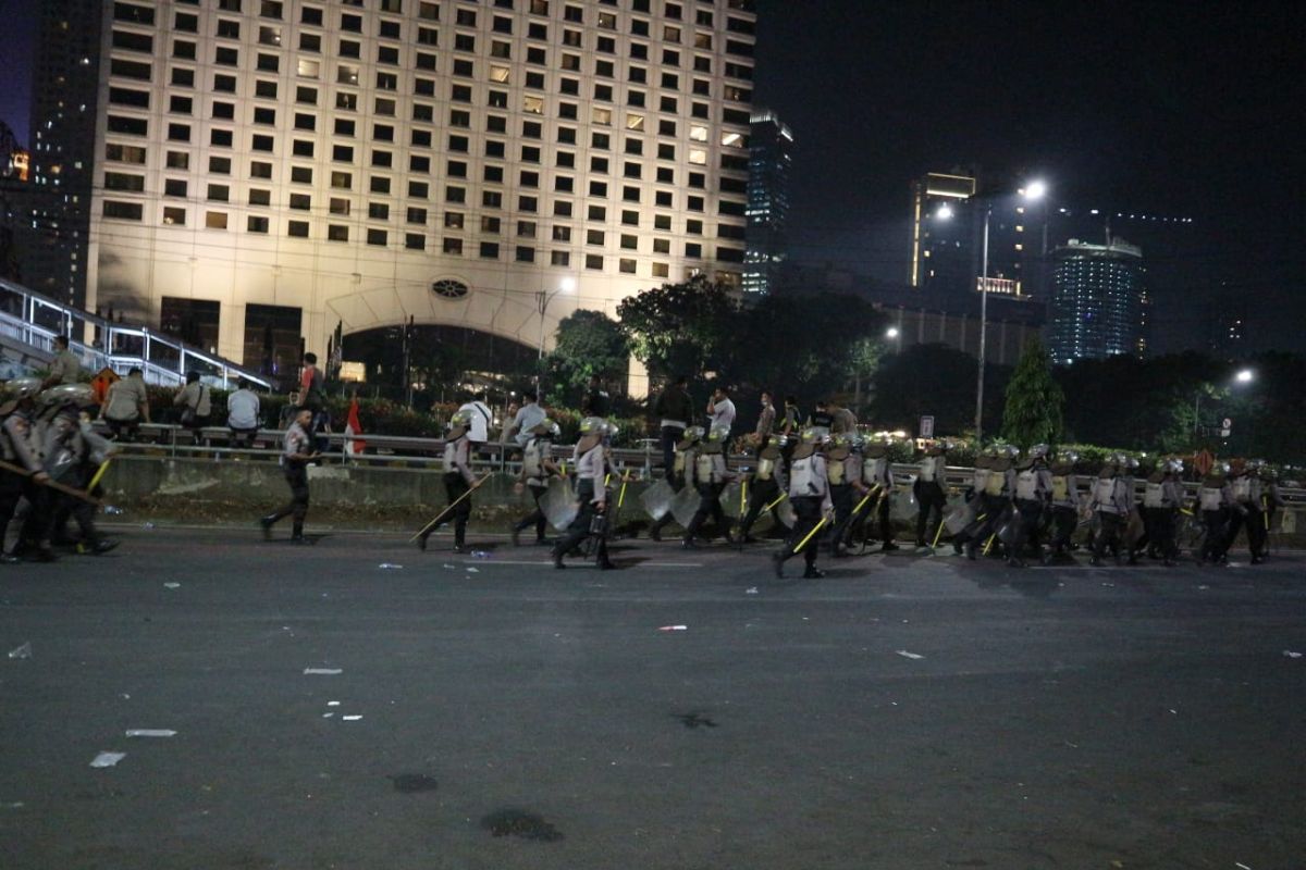 Situasi kondusif, polisi buka blokade Simpang Semanggi